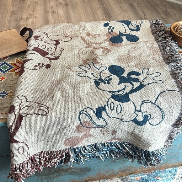 Blanket/Throw Authentic Dark Green & Brown Disney Mickey Mouse Disney Theme Park - Picture 4 of 4